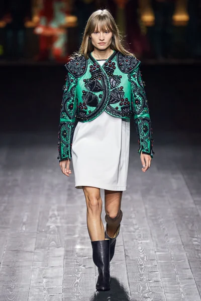 Look 46